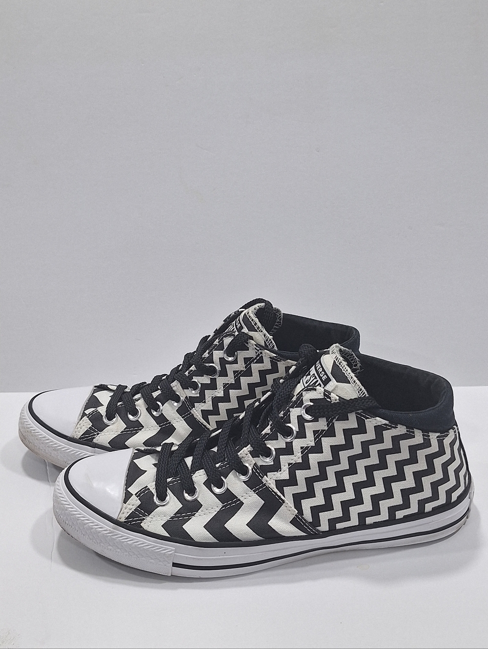 Converse Chuck Taylor All Star Black & White Zigzag Mid Sneakers Women Size 11